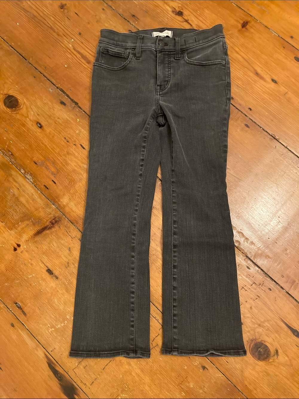 Madewell Women’s Mid-Rise Kick Out
Charcoal Flare Jeans Size:27P